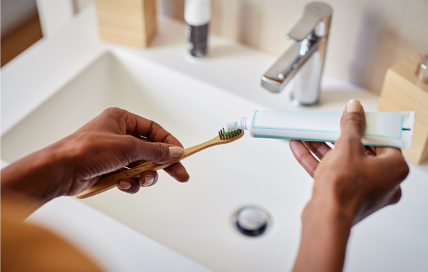 Your Guide To Natural, Non-Toxic, SLS-Free Toothpastes & Oral Care Products