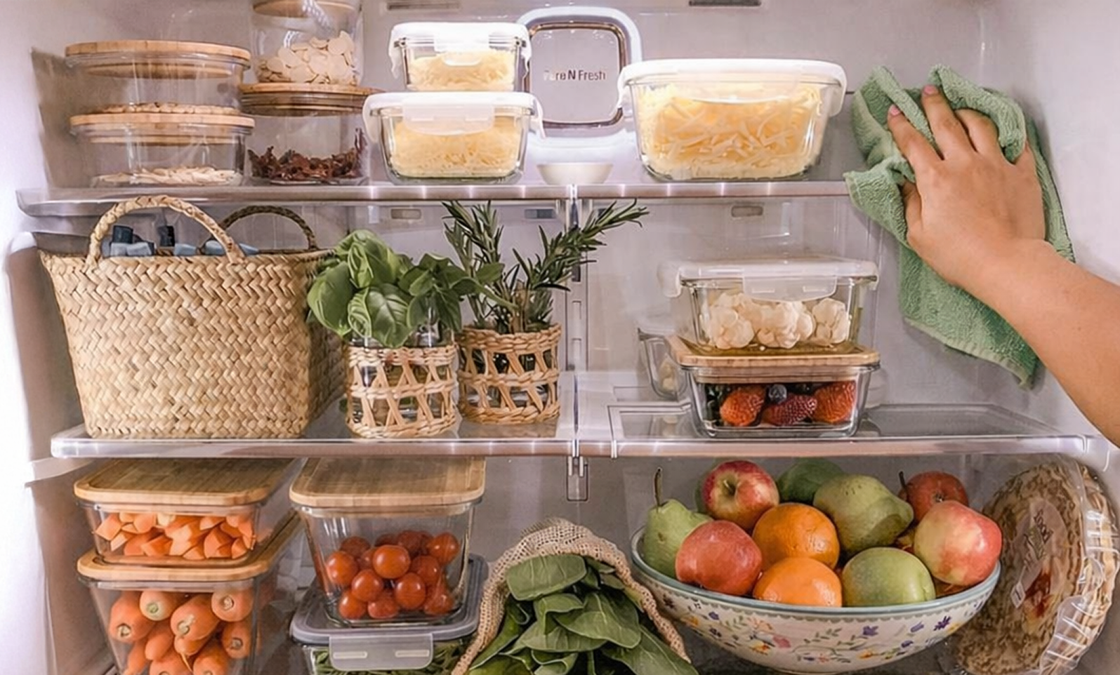 How To Clean A Fridge Naturally