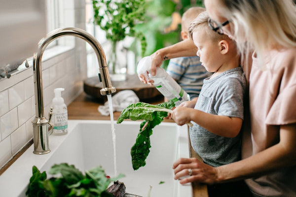 3 Best & Natural Produce Wash Recipes (That Really Work!)