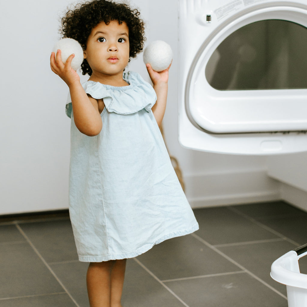 Dryer Balls vs. Dryer Sheets What’s the Difference?