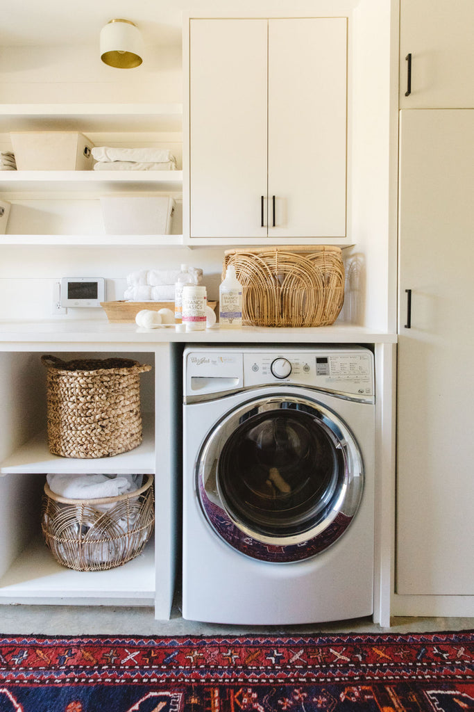 9 Natural Laundry Detergent Alternatives That Actually Work