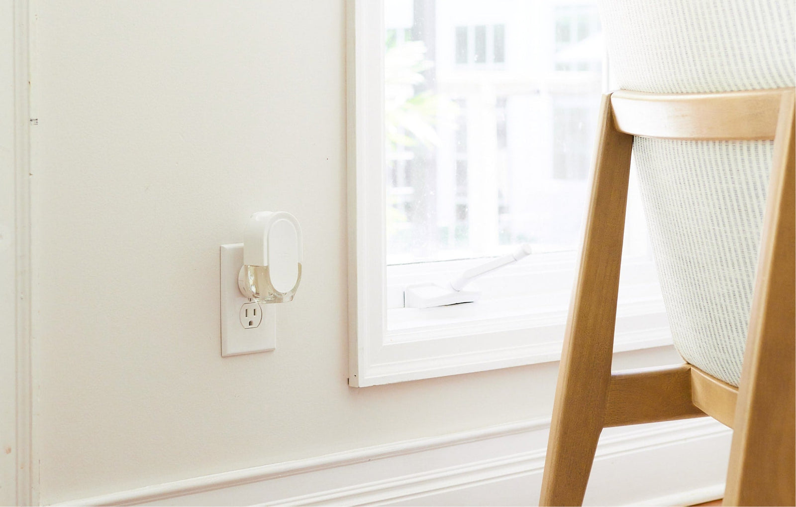 7 Non-Toxic Air Fresheners & How To Remove Odors Naturally