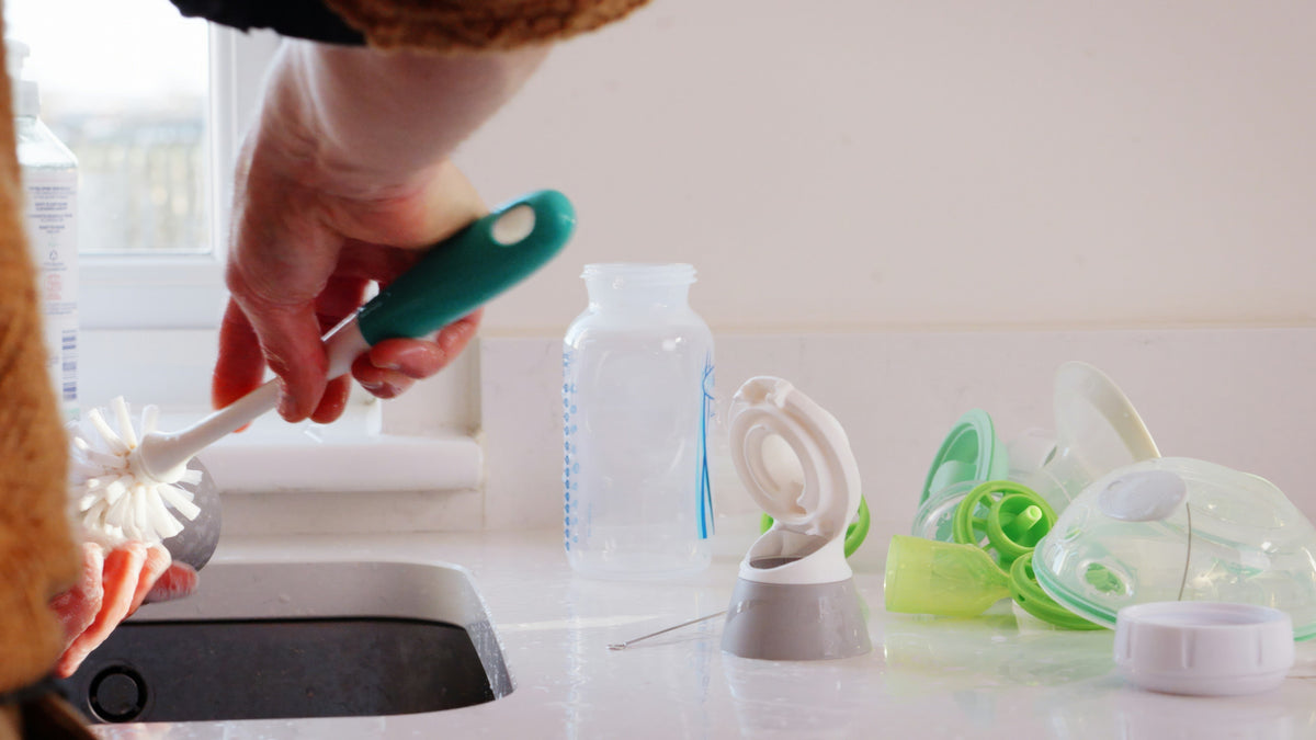 How to Clean Baby Bottles With Baking Soda