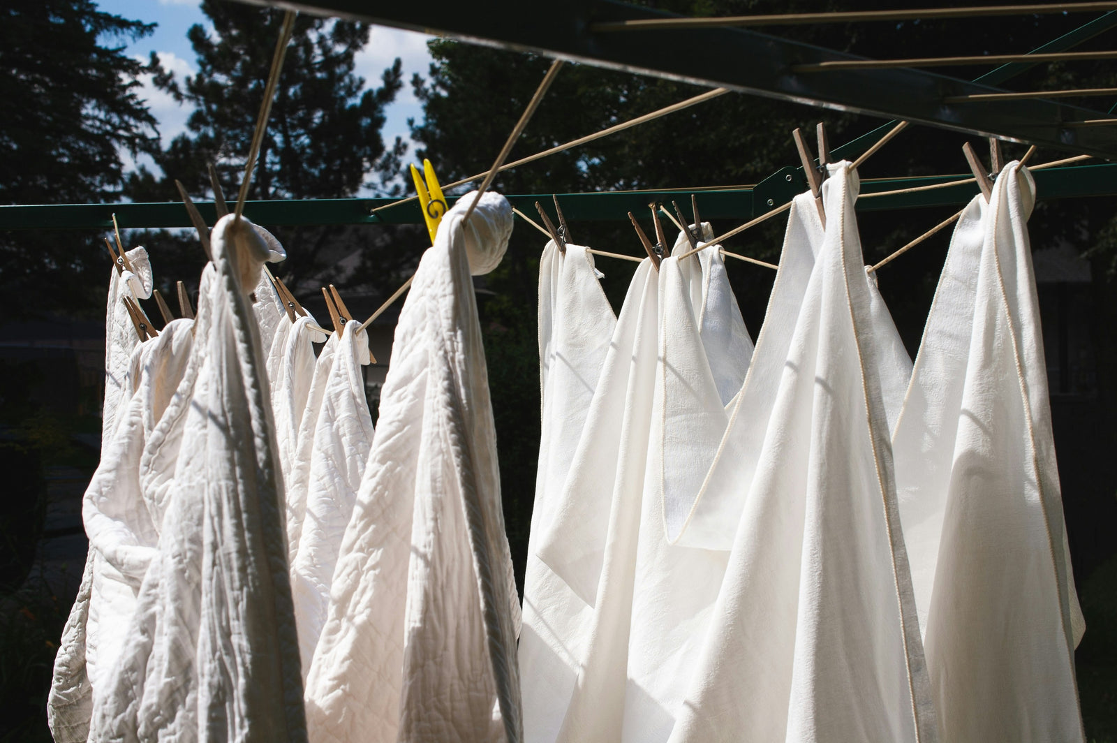 What are Optical Brighteners in Laundry Detergent?