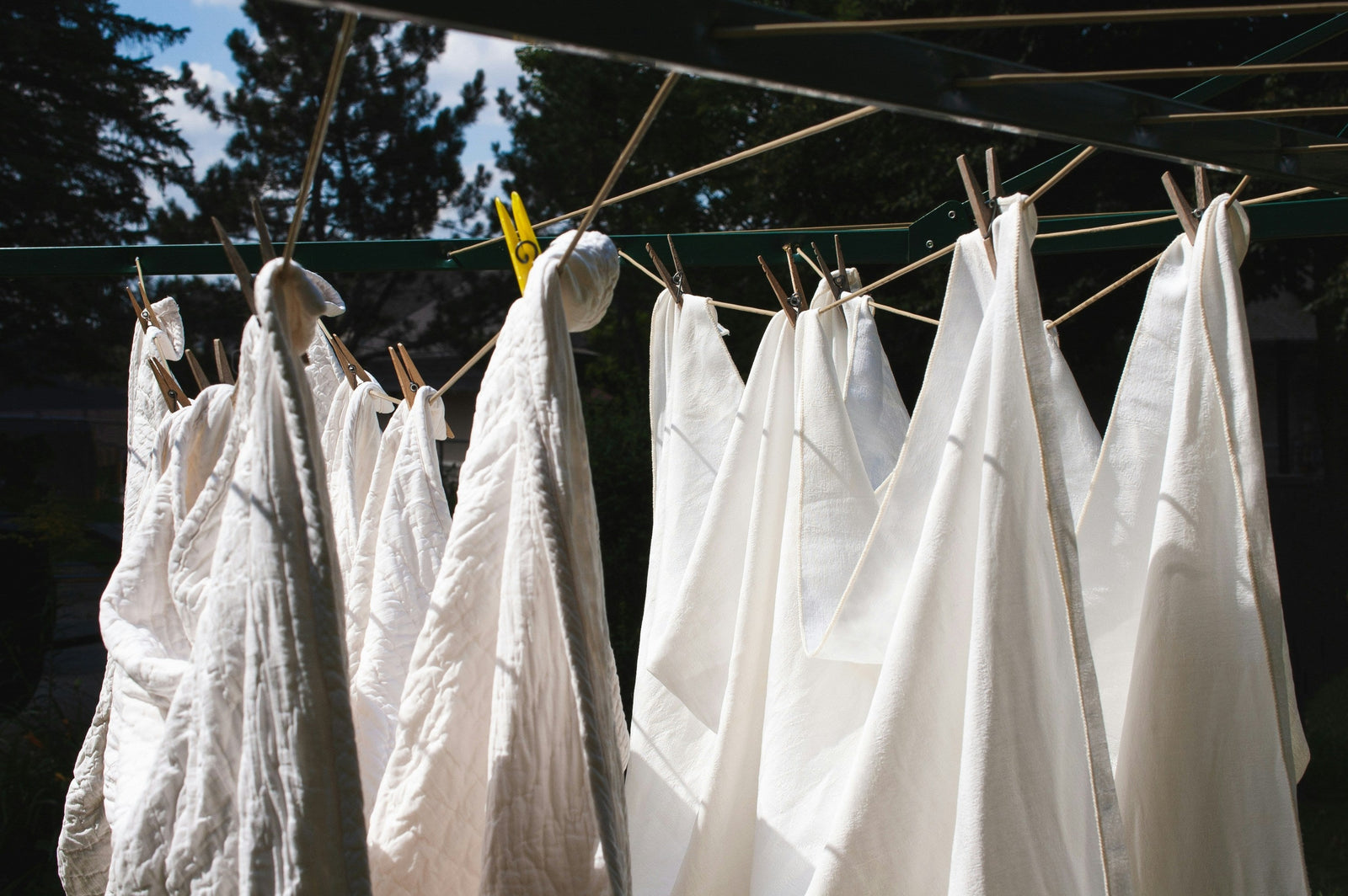 What are Optical Brighteners in Laundry Detergent? How They Work & Why Avoid Them